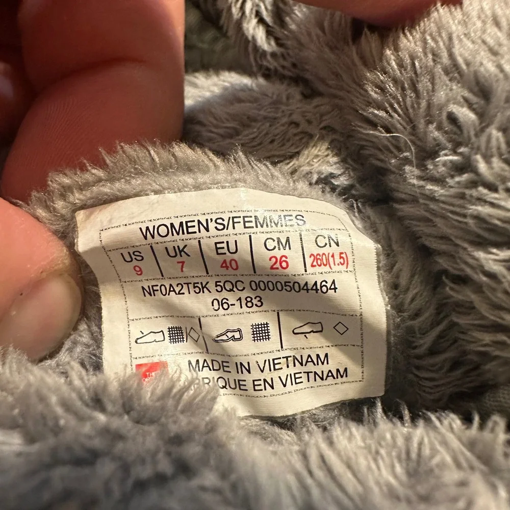 The North Face ThermoBall‎ Boots Womens 9 Gray Button Quilted Outdoor Winter